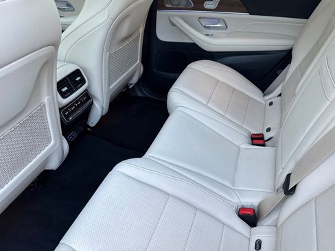 Used 2024 Mercedes-Benz GLS 450 4MATIC image 11