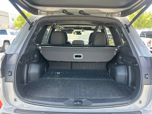 Used 2025 Subaru Forester Premium AWD/4WD image 9