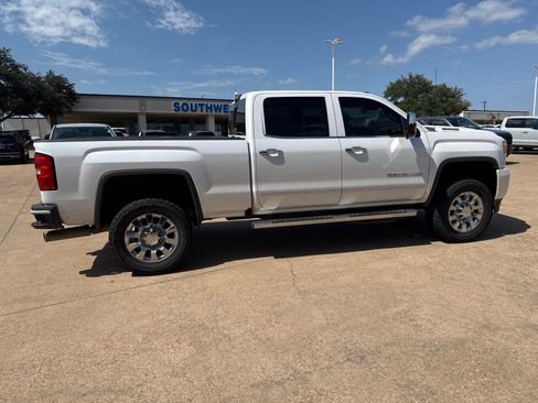 Used 2018 GMC Sierra 2500 Denali w/ Duramax Plus Package AWD/4WD image 8