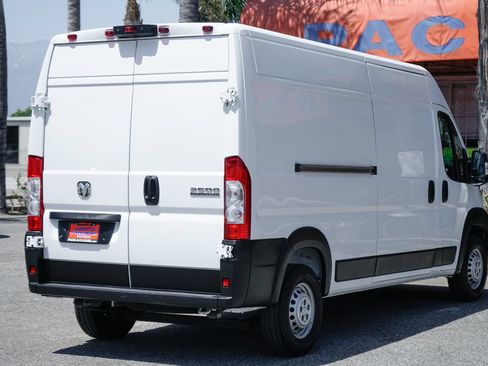 Used 2025 RAM ProMaster 2500 w/ Convenience Group FWD image 9