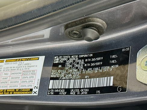 Used 2023 Lexus GX 460 Premium w/ Accessory Package image 12