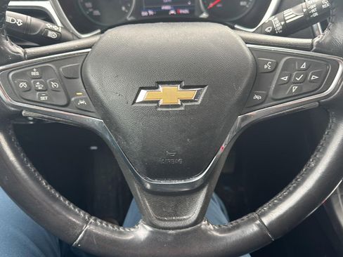 Used 2020 Chevrolet Equinox LT image 14