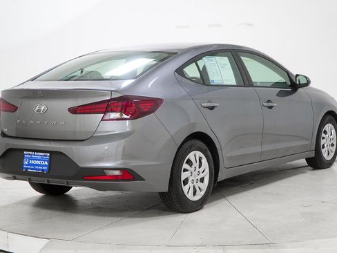Used 2019 Hyundai Elantra SE image 11