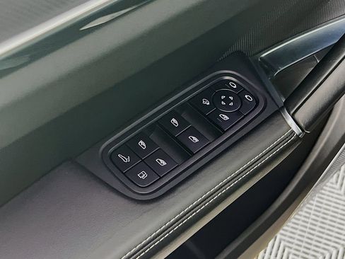 Certified 2023 Porsche Cayenne Turbo S AWD/4WD image 20