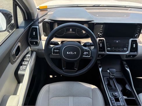 Used 2023 Kia Sorento EX w/ Panoramic Sunroof Package FWD image 22