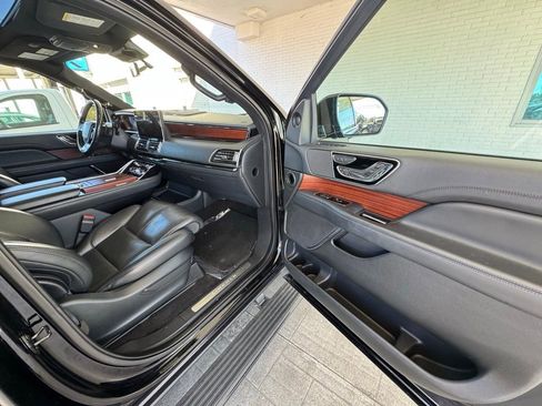 Used 2023 Lincoln Navigator L Reserve image 17