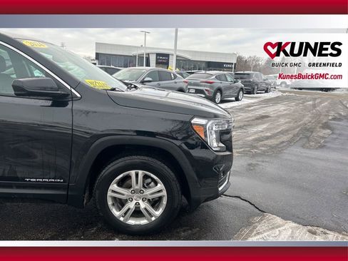 Used 2024 GMC Terrain SLE image 14