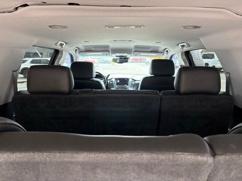 Used 2018 Chevrolet Suburban LT RWD image 36