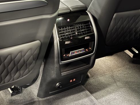 New 2026 BMW ALPINA XB7 AWD/4WD image 30