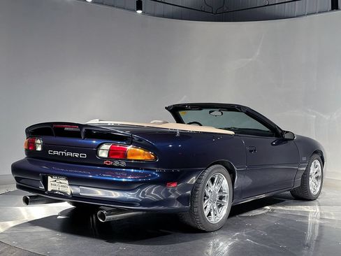 Used 2002 Chevrolet Camaro Z28 w/ SS Performance/Appearance Pkg RWD image 7