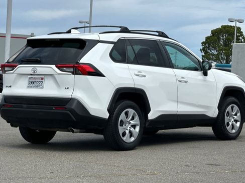 Used 2019 Toyota RAV4 LE w/ Carpet Mat Package FWD image 2
