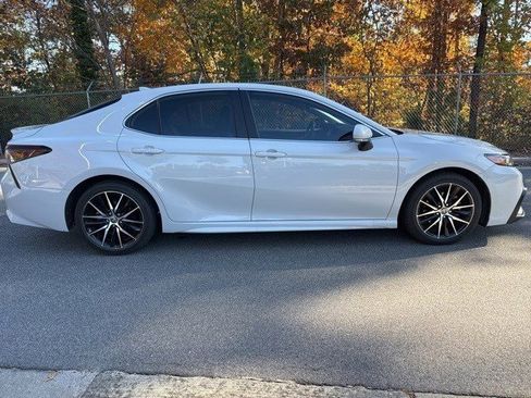 Used 2024 Toyota Camry SE image 8