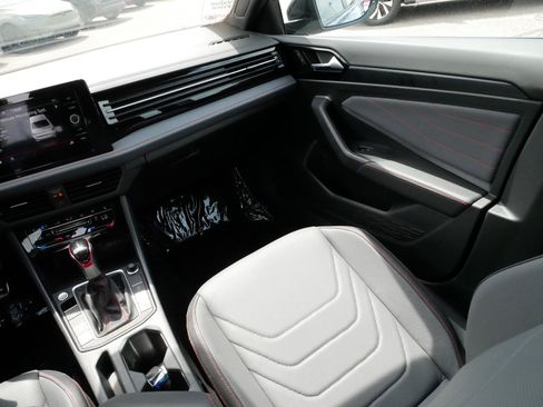 Used 2025 Volkswagen Jetta GLI Autobahn FWD image 11