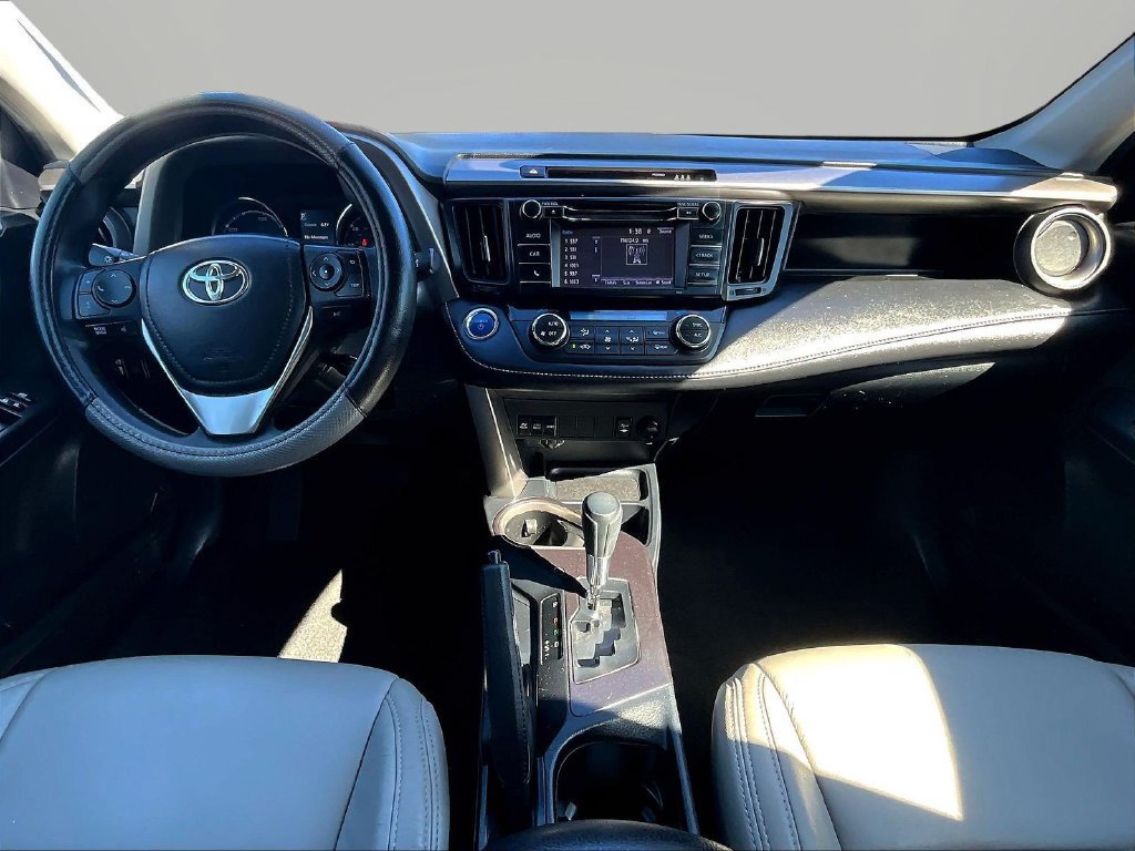 Used 2018 Toyota RAV4 LE AWD/4WD image 6