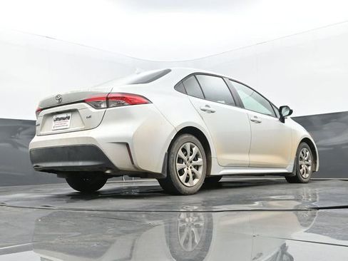 Used 2025 Toyota Corolla LE FWD image 11
