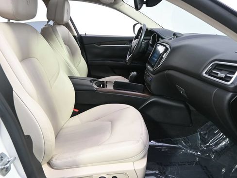 Used 2017 Maserati Ghibli RWD image 16