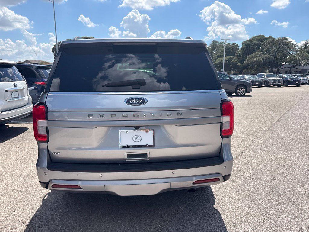 Used 2024 Ford Expedition XLT RWD image 4