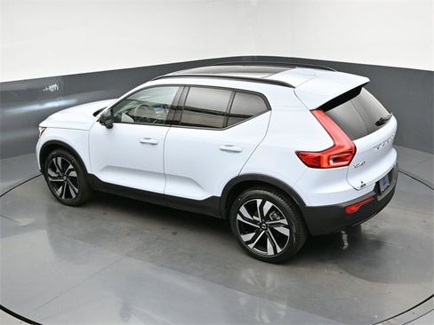 Used 2024 Volvo XC40 B5 Ultimate w/ Protection Package Premier image 44