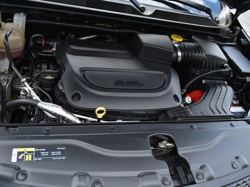 Used 2019 Chrysler Pacifica Touring-L Plus FWD image 39