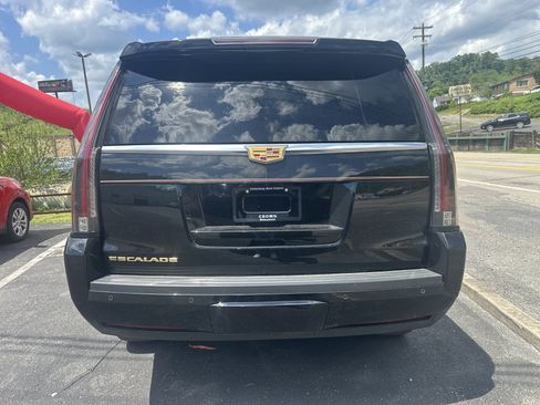 Used 2016 Cadillac Escalade Premium AWD/4WD image 6