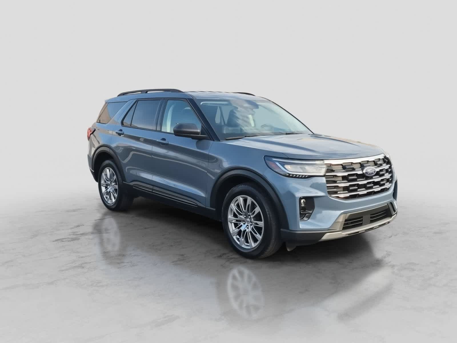Used 2026 Ford Explorer Active w/ Active Comfort Package AWD/4WD image 2