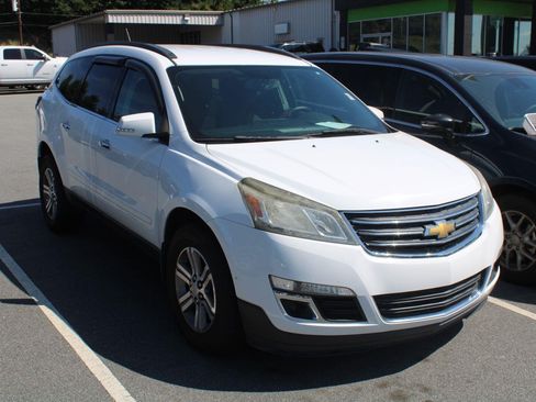 Used 2016 Chevrolet Traverse LT FWD image 3
