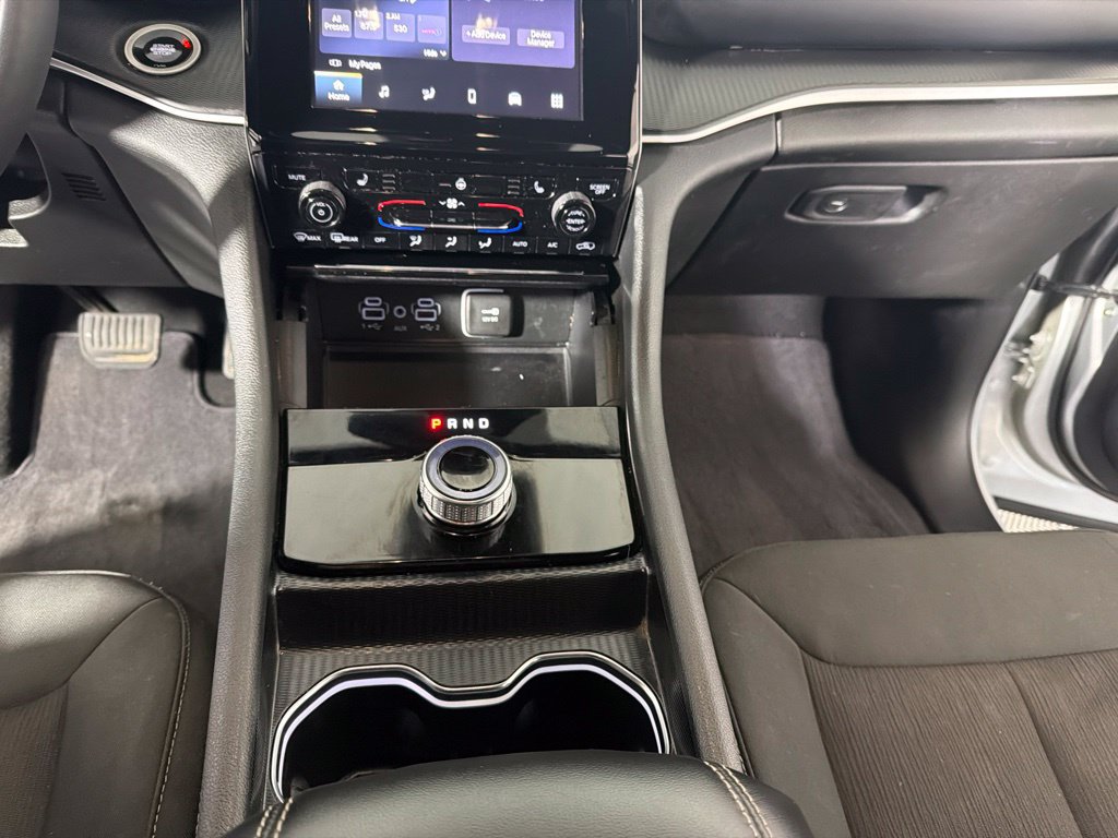 Used 2024 Jeep Grand Cherokee L Laredo w/ Luxury Tech Group I AWD/4WD image 17