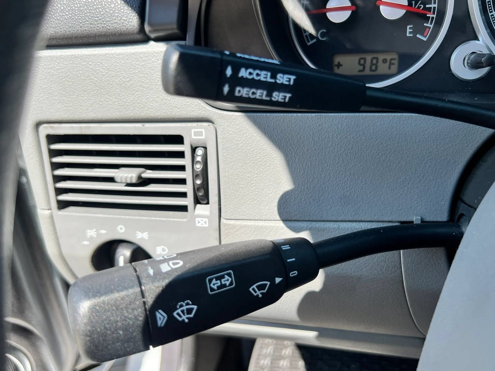 Used 2007 Chrysler Crossfire Limited RWD image 13