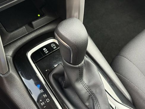 Used 2025 Toyota Corolla Cross LE image 21