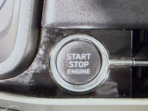 Used 2024 Mitsubishi Outlander SE Black Edition image 21