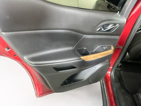 Used 2019 GMC Acadia Denali image 25