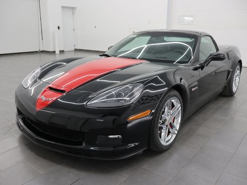 Used 2007 Chevrolet Corvette Z06 w/ Preferred Equipment Group RWD image 7