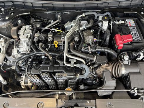Used 2025 Nissan Altima 2.5 SV FWD image 32