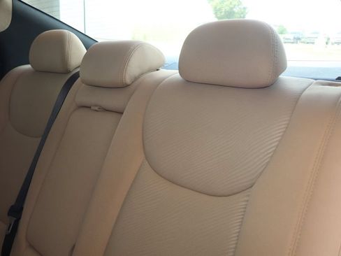 Used 2013 Hyundai Elantra GLS w/ Preferred Pkg FWD image 29