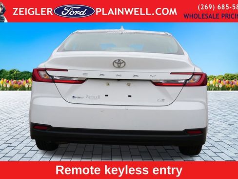 Used 2025 Toyota Camry LE image 4