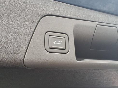 Used 2023 Buick Envision Avenir AWD/4WD image 25