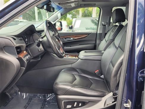 Used 2019 Cadillac Escalade Premium Luxury image 19