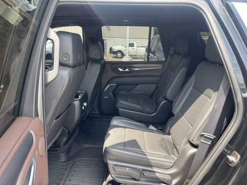 Used 2022 GMC Yukon Denali w/ Denali Premium Package AWD/4WD image 14