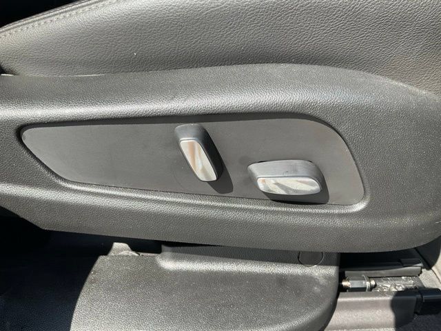 Used 2024 Cadillac XT6 Luxury FWD image 23