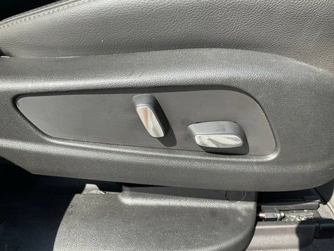 Used 2024 Cadillac XT6 Luxury FWD image 23