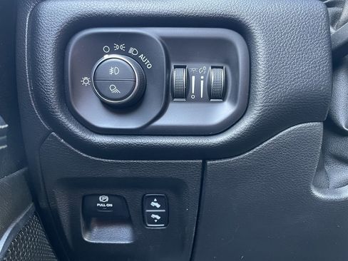 Used 2020 RAM 1500 Laramie RWD image 31