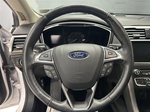 Used 2017 Ford Fusion SE w/ Equipment Group 202A AWD/4WD image 21