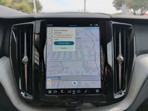 Used 2025 Volvo XC60 B5 Plus image 24