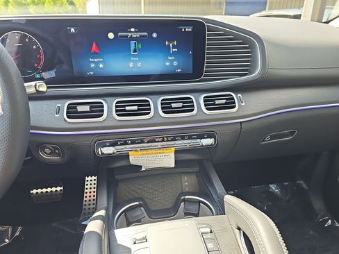 New 2026 Mercedes-Benz GLS 450 4MATIC image 21