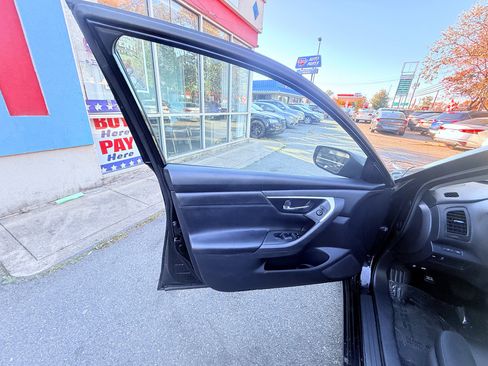 Used 2017 Nissan Altima 2.5 SR w/ Midnight Edition Package image 16