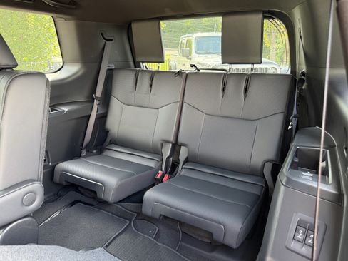 Used 2026 Lexus GX 550 w/ Accessory Package (2T) AWD/4WD image 32