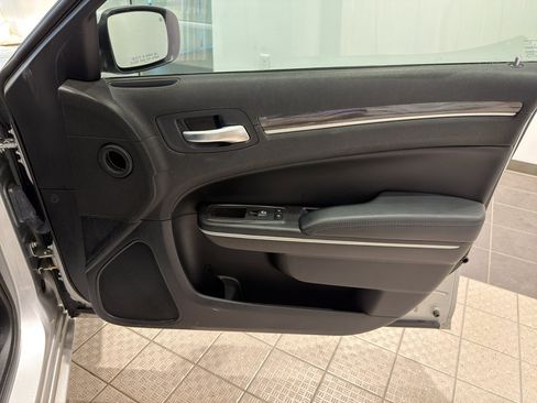 Used 2021 Chrysler 300 Touring w/ Driver Convenience Group image 24