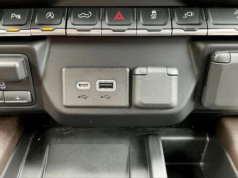 Used 2019 GMC Sierra 1500 SLT w/ SLT Premium Plus Package AWD/4WD image 17
