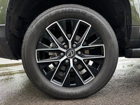 Used 2024 Lexus GX 550 w/ Accessory Package (Z1) AWD/4WD image 17