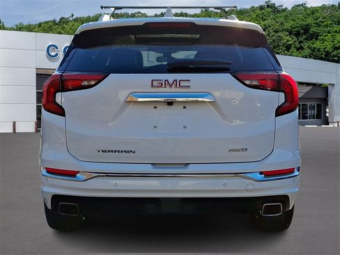 Used 2019 GMC Terrain Denali w/ Advanced Safety Package image 5